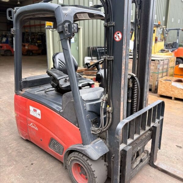 Linde E18-01 Electric Forklift