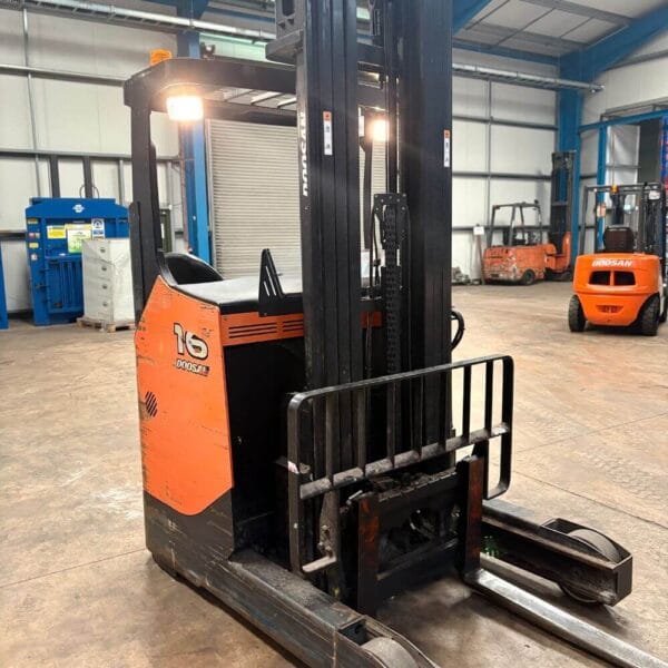 Doosan BR16JW-7 Electric Reach Truck