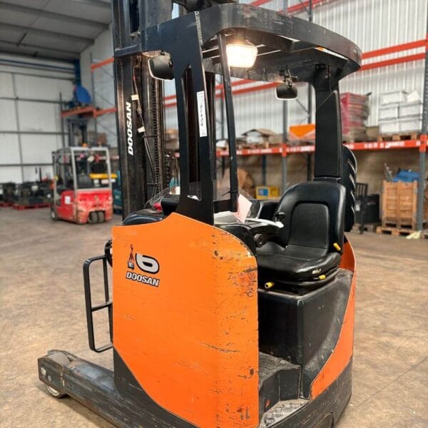 Doosan BR16JW-7 Electric Reach Truck